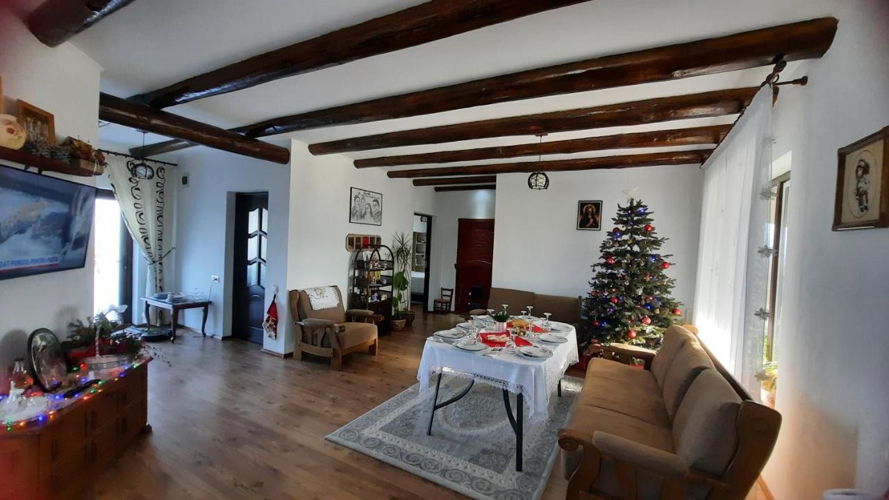 Casuta Din Deal Targu Neamt Exterior photo