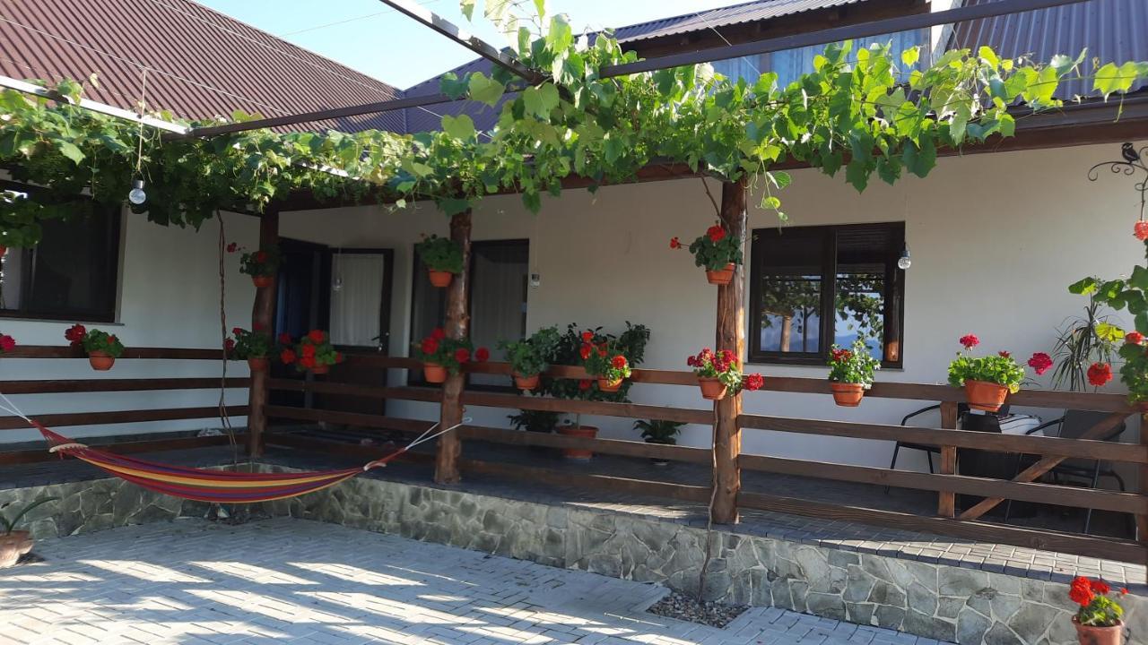 Casuta Din Deal Targu Neamt Exterior photo